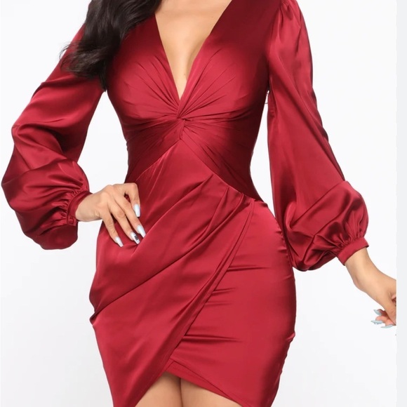 NWT FASHION NOVA Mini Twist Red Dress Size Small Long Sleeves - Picture 2 of 5